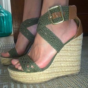 Steve Madden Straw Wedges size 7